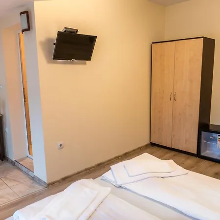 Dam Complex Hotel *